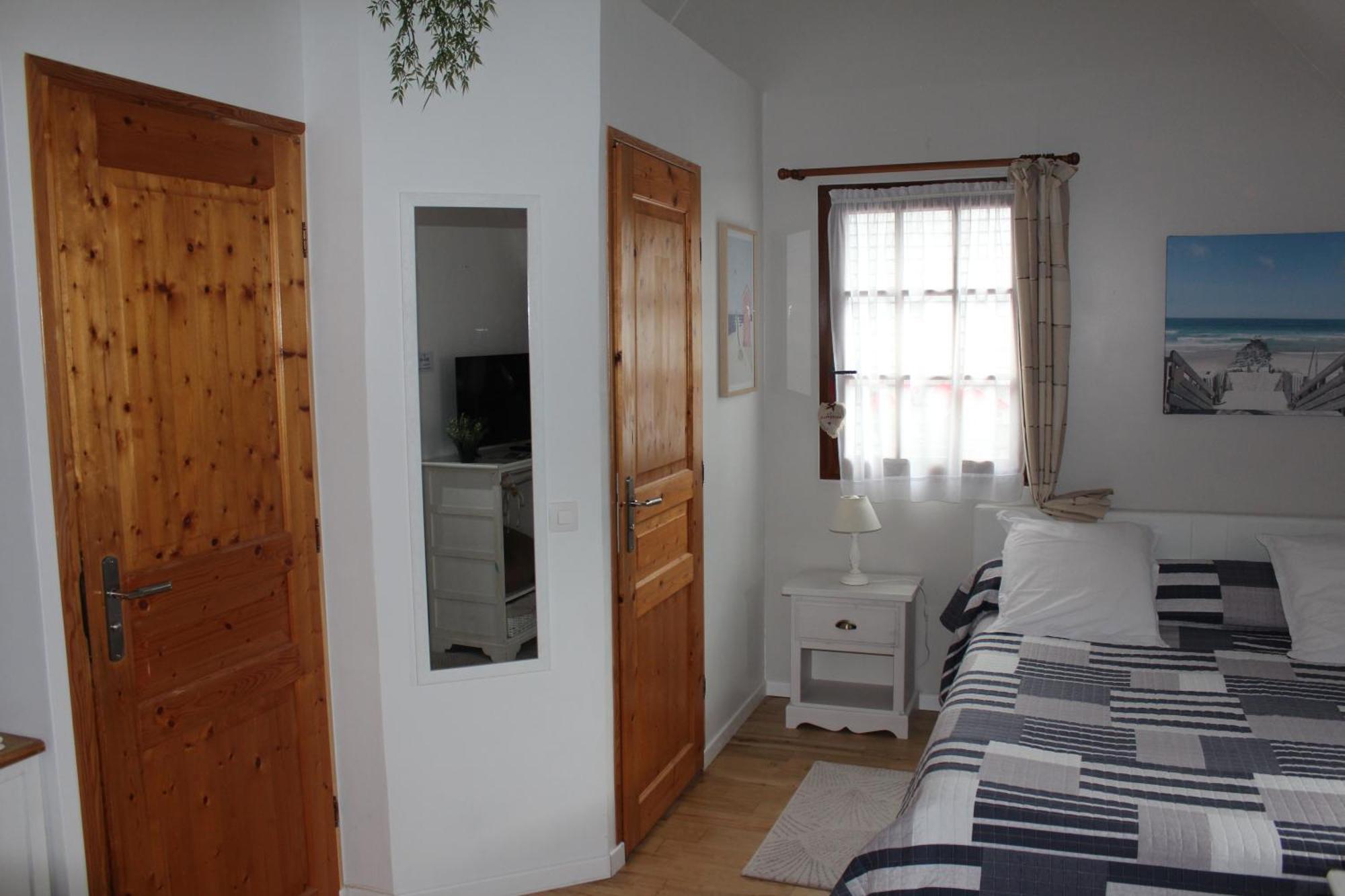 B&B Devalpierre Adult Only Glanville Exteriör bild