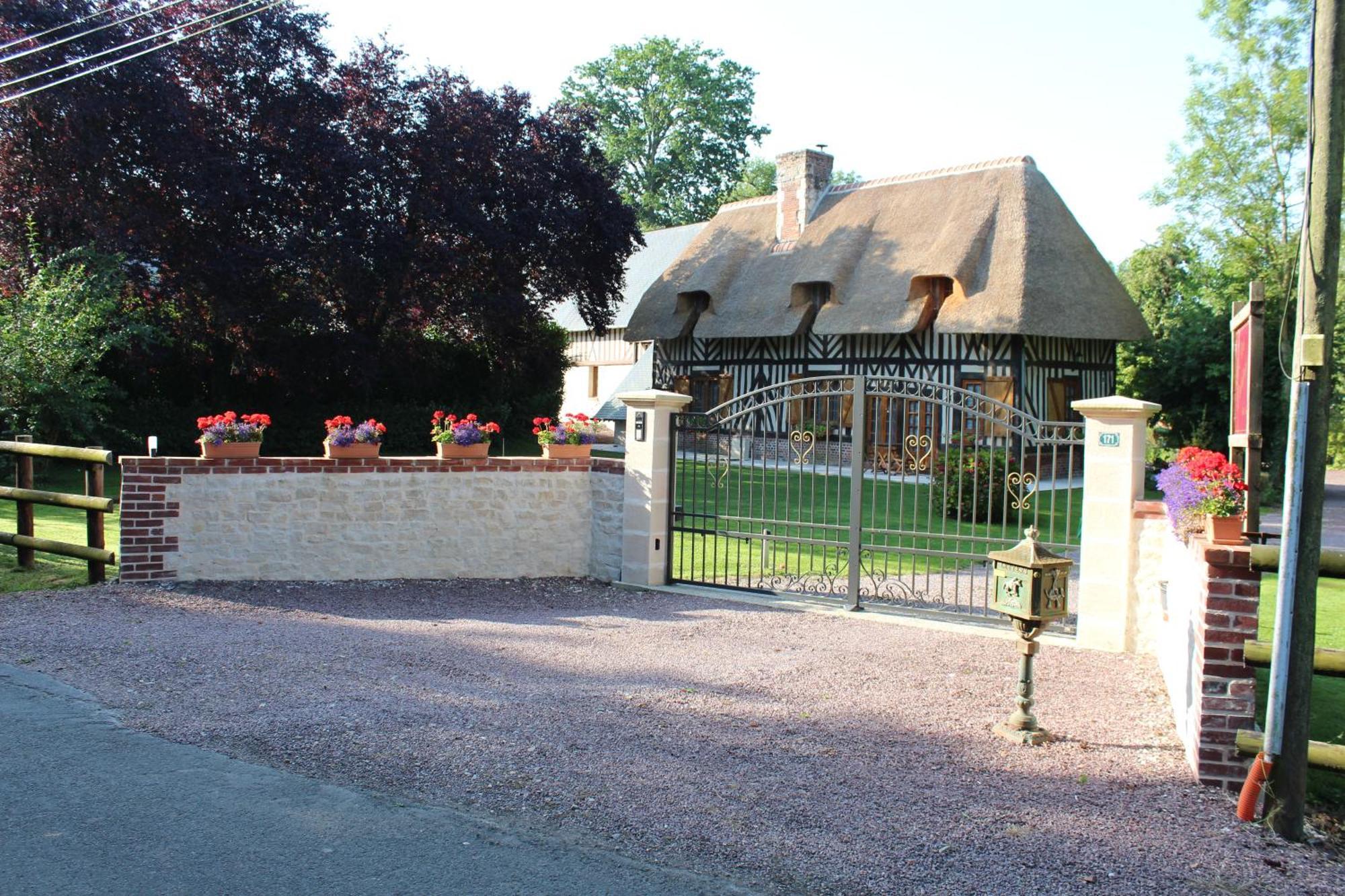 B&B Devalpierre Adult Only Glanville Exteriör bild